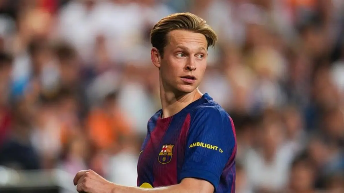 Frenkie de Jong – Kapten Barcelona Frenkie de Jong dikabarkan masuk daftar jual klub pada sisa bursa transfer musim panas untuk mengurangi beban gaji.
