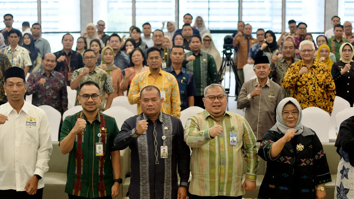 Pj Sekdaprov Sumut Timur Tumanggor membuka Forum Kolaborasi Ekonomi dan Keuangan Syariah (Eksyar) Sumut 2026 di Kantor Perwakilan BI Sumut, Jalan Balai Kota Medan, Kamis (27/8/2026). (Alexander AP Siahaan/Diskominfo Sumut)