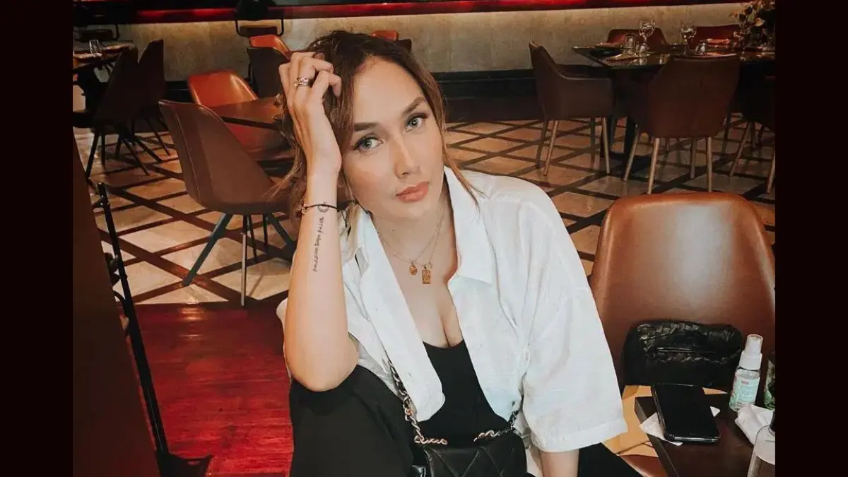 Sara Wijayanto membantah rumor perselingkuhan yang kembali viral di media sosial dan menyebut narasi tersebut sebagai fitnah dan hoaks.