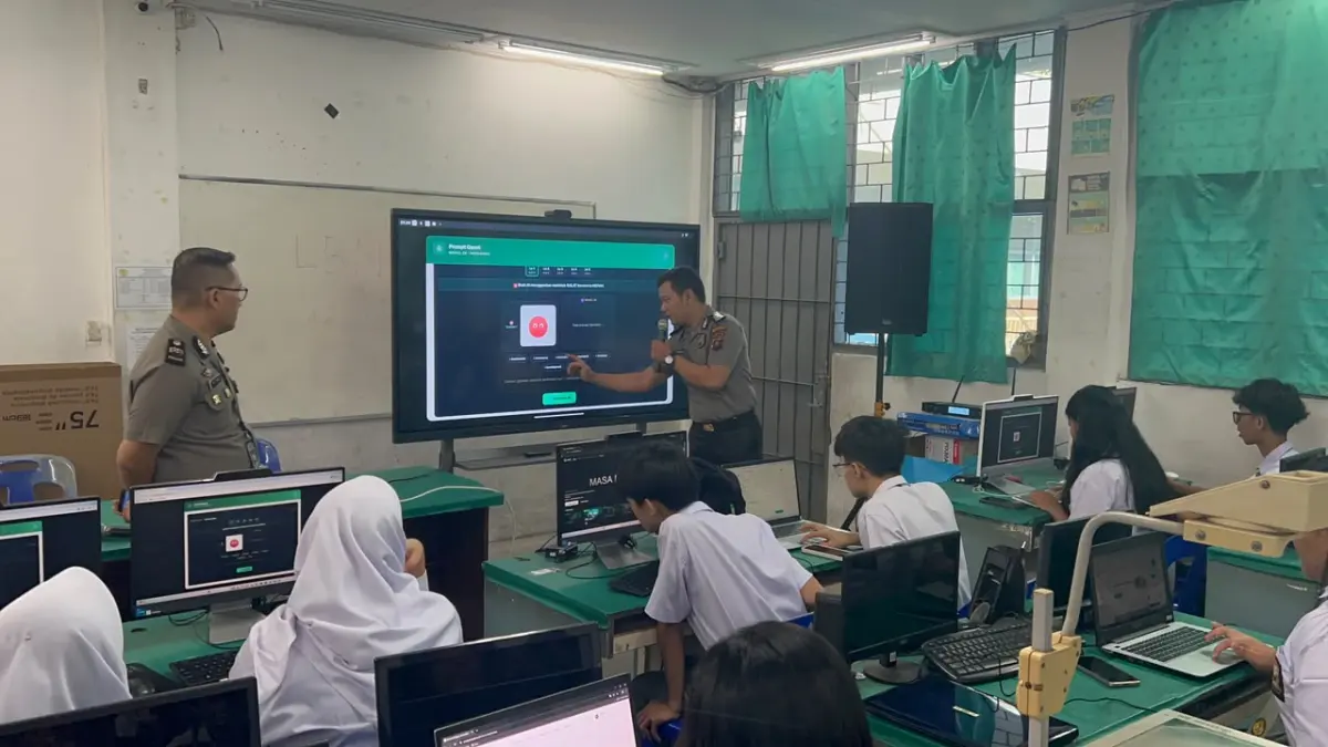  Sosialisasi Program Paham AI di SMA Sultan Agung Pematangsiantar. Sebanyak 35 siswa menyelesaikan seluruh rangkaian pelatihan dan memperoleh sertifikat kelulusan. 