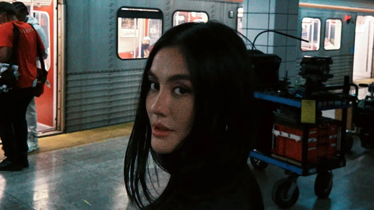 Agnez Mo menyatakan ingin membuat kegiatan amal untuk membantu masyarakat terdampak kebakaran hutan dan lahan di Kalimantan.