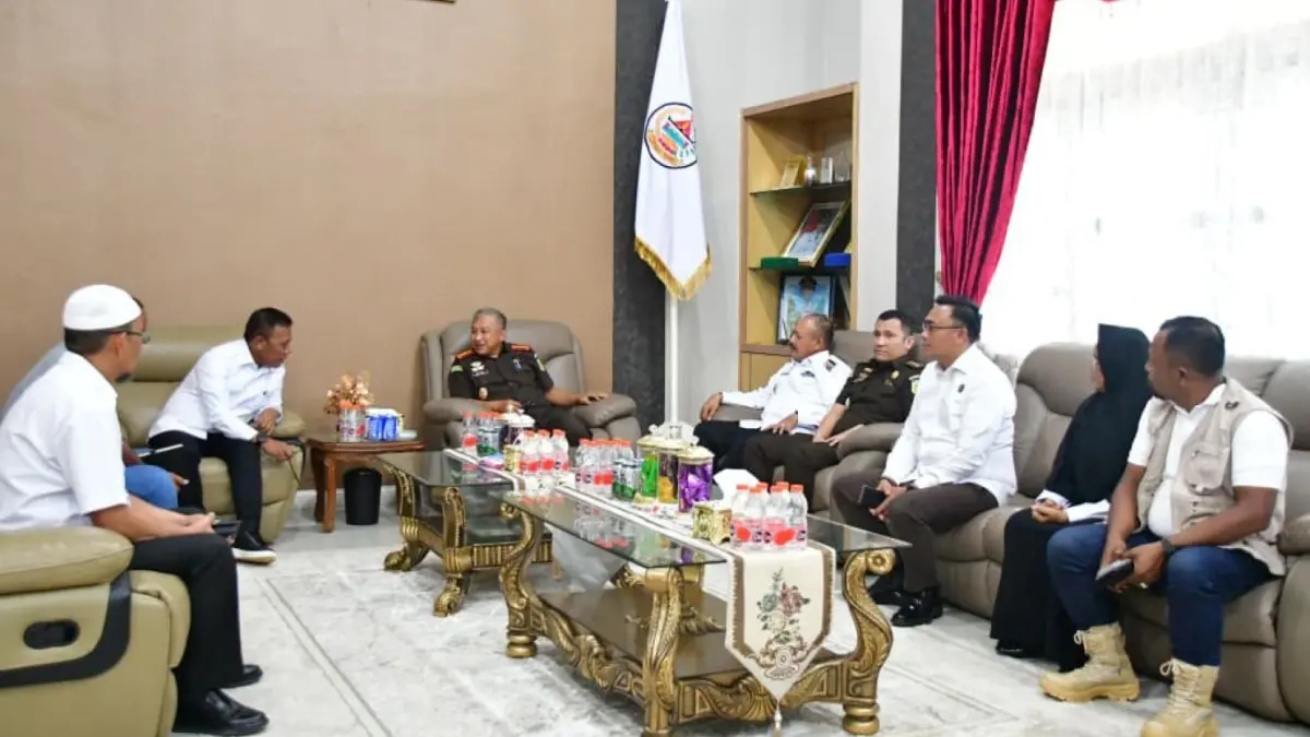 Bupati Tapteng Masinton Pasaribu menerima kunjungan Kajari Sibolga Agita Tri Moertjahjanto untuk memperkuat sinergi pengawasan APBD dan Dana Desa.