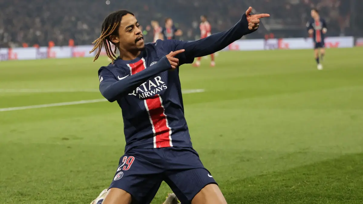 Bradley Barcola dikabarkan segera meninggalkan Paris Saint-Germain dan bergabung dengan Liverpool dengan nilai transfer mencapai Rp2,9 triliun. 