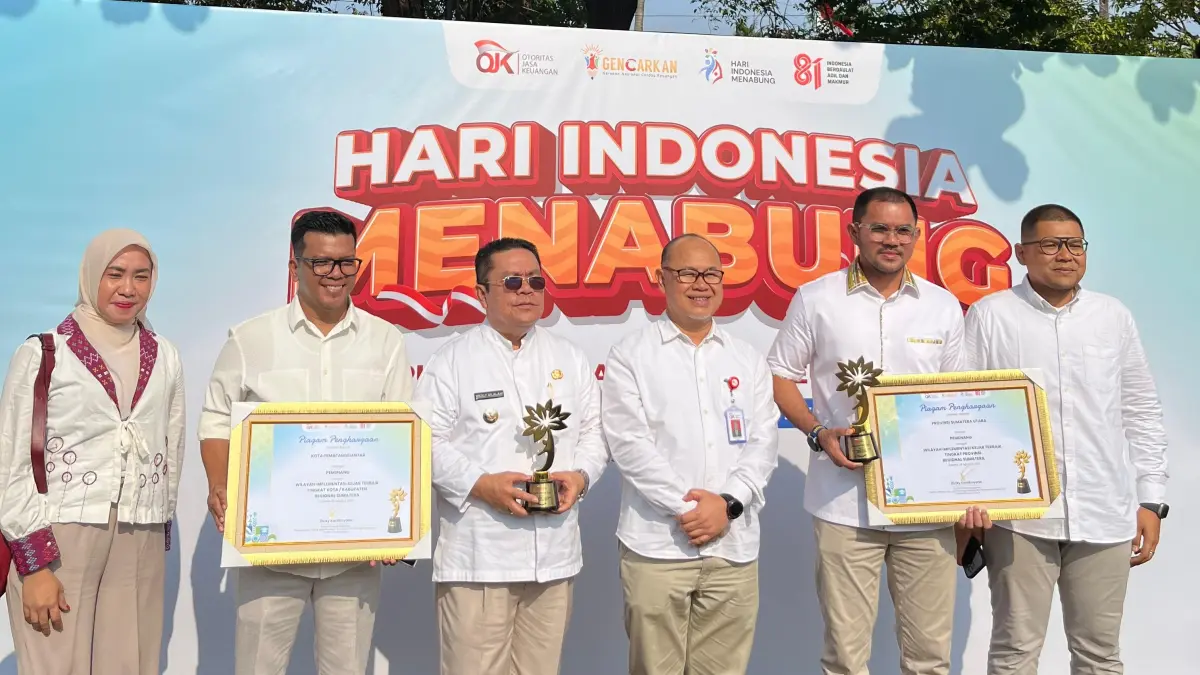 &nbsp;Kota Pematangsiantar Wesly Silalahi menerima penghargaan atas pencapaian Wilayah Implementasi KEJAR Terbaik Subkategori Kota/Kabupaten Regional Sumatera yang diserahkan langsung oleh Ketua Dewan Komisioner Otoritas Jasa Keuangan (OJK) Friderica Widyasari Dewi.
