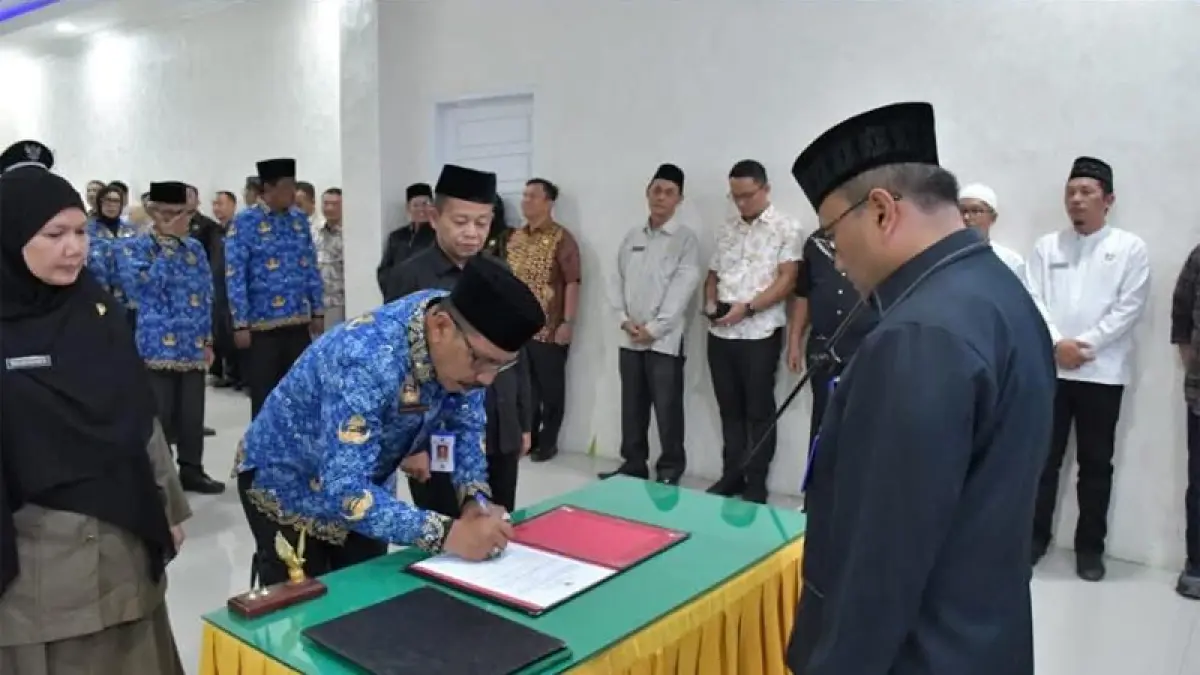 Wali Kota Dr. H. Letnan Dalimunthe lantik sejumlah pejabat di lingkungan Pemko Padangsidimpuan.