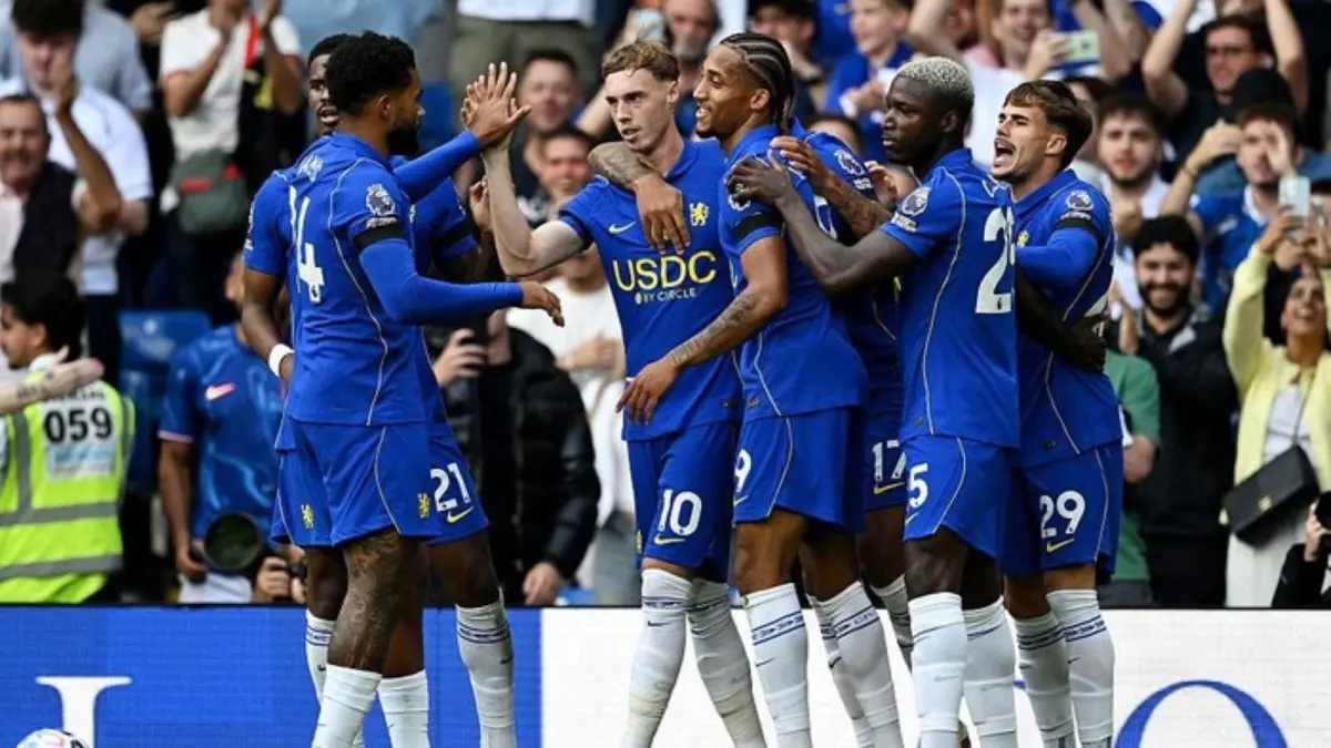 Cole Palmer merayakan gol Chelsea saat menghadapi Brighton dalam laga pekan kedua Premier League 2026/2027 di Stamford Bridge.