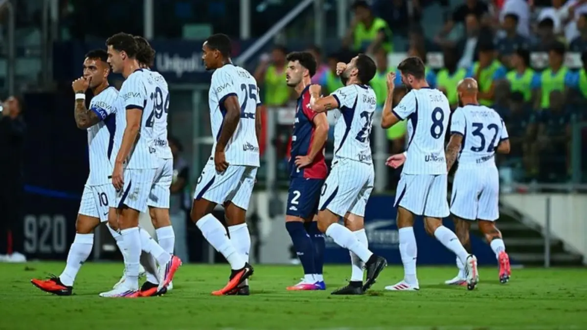 Hakan Calhanoglu menjadi penentu kemenangan Inter Milan atas Cagliari sekaligus membawa Nerazzurri ke puncak klasemen Liga Italia.