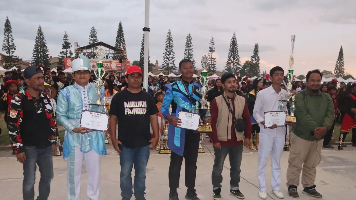 Karo Merdeka Festival LMP Karo ditutup meriah di Stadion Samura. Ribuan penonton menyaksikan final drum band dan penyerahan hadiah ratusan juta rupiah.