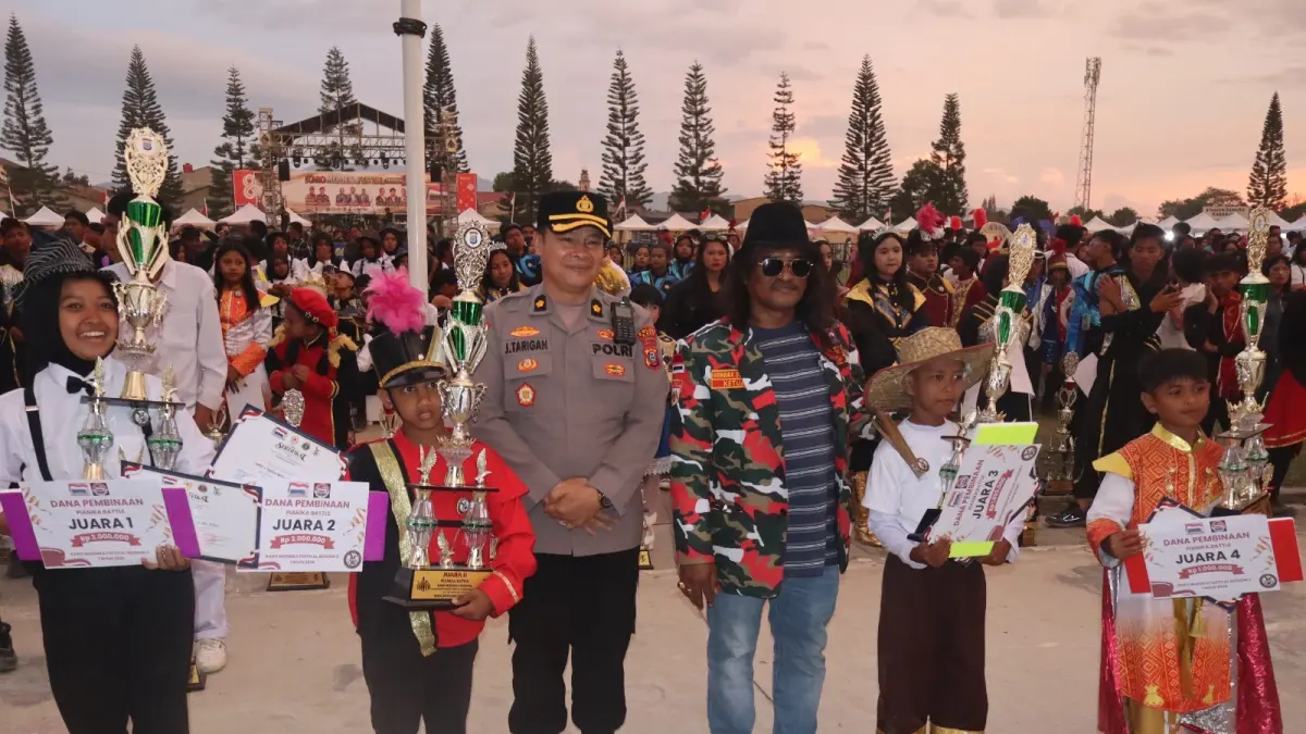Karo Merdeka Festival LMP Karo ditutup meriah di Stadion Samura. Ribuan penonton menyaksikan final drum band dan penyerahan hadiah ratusan juta rupiah.