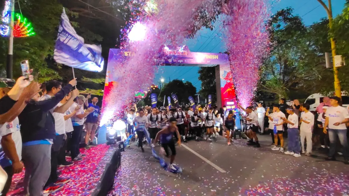 Peserta mengikuti Siantar QRIS Run 2026 yang menjadi puncak Marpesta QRIS di Lapangan Adam Malik, Pematangsiantar.