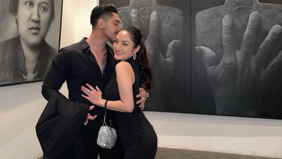 Siti Badriah dan Krisjiana Baharudin membantah rumor perselingkuhan. Keduanya menegaskan rumah tangga mereka baik-baik saja.
