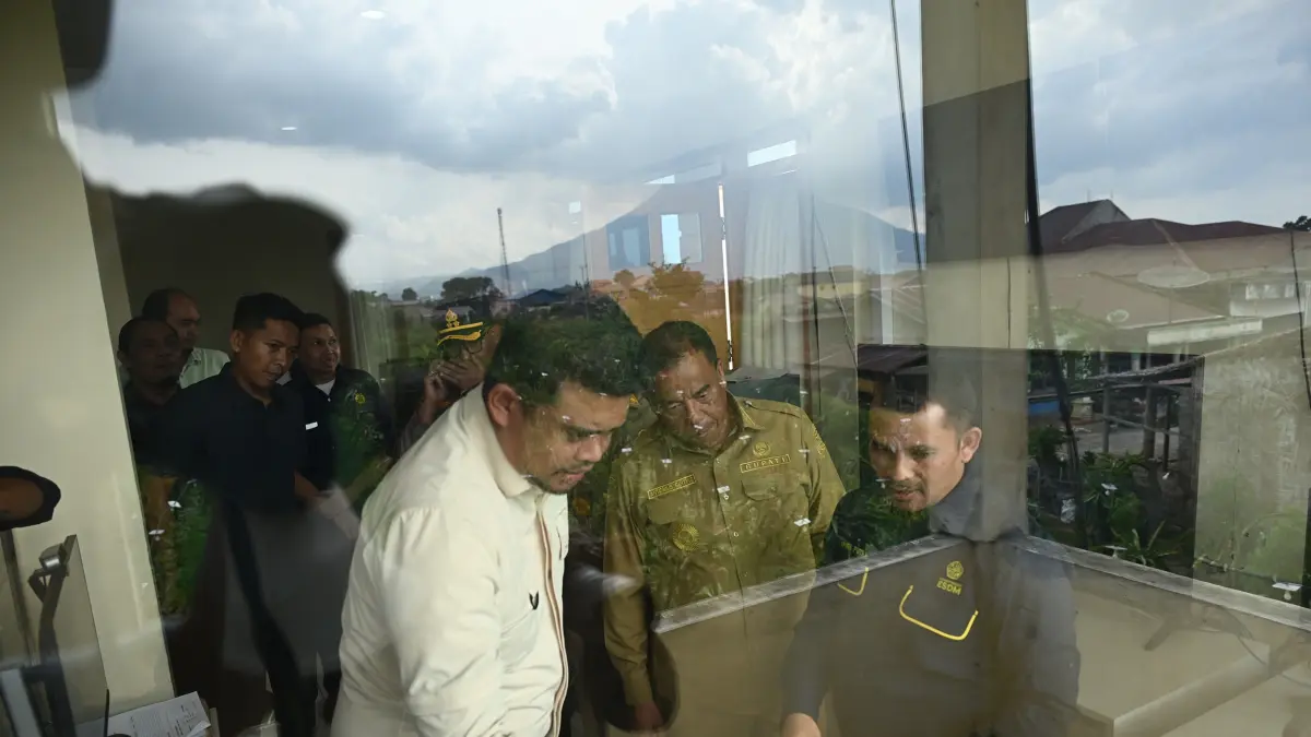 Gubernur Sumut Muhammad Bobby Afif Nasution memantau aktivitas Gunung Sinabung dan memimpin rapat teknis bersama Forkopimda Karo di Pos PGA Sinabung, Selasa (1/9/2026).