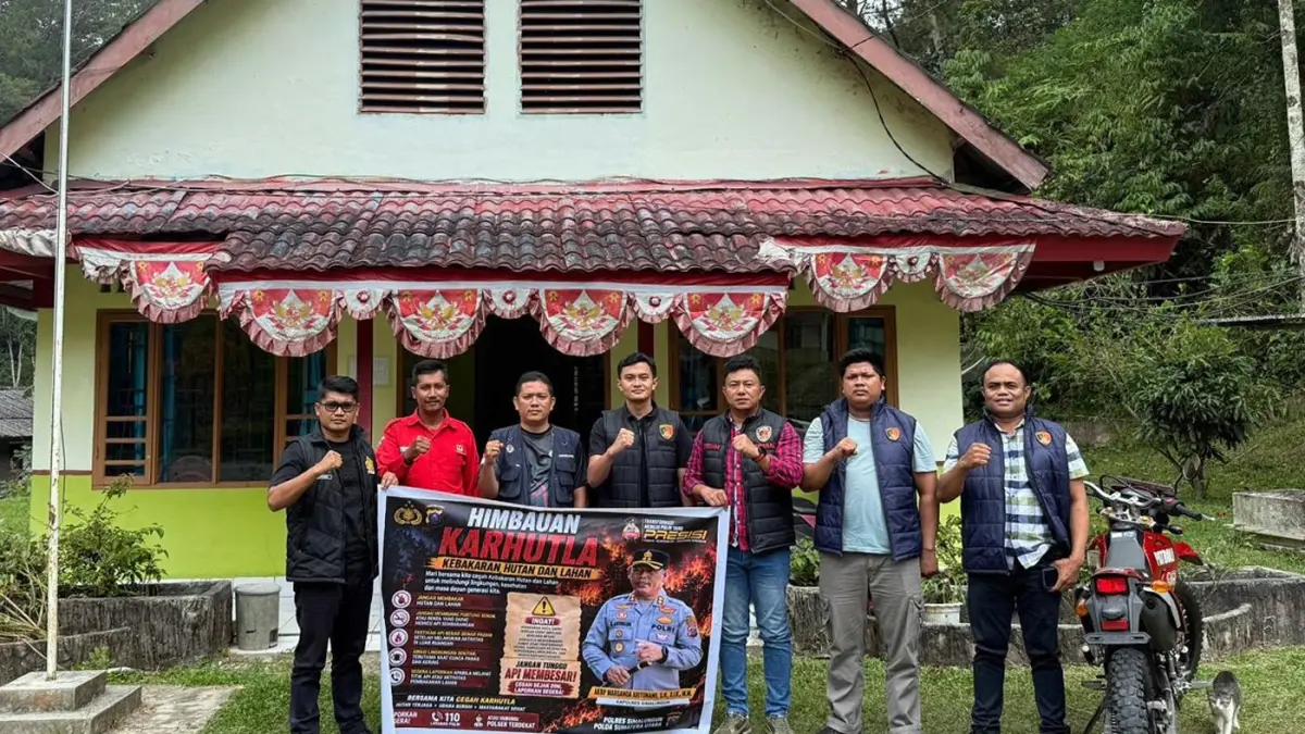 Personel Polres Simalungun bersama Manggala Agni melakukan patroli dan sosialisasi pencegahan karhutla di kawasan rawan. (f: Metro/ist)