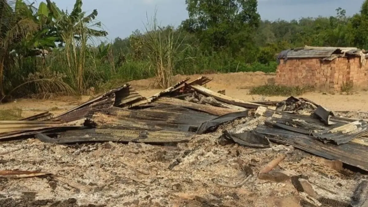 Puing puing rumah panggung milik Erwin (43), warga Dusun V Sobu-sobu, Desa Lobuhuala, Kecamatan Kualuh Selatan.