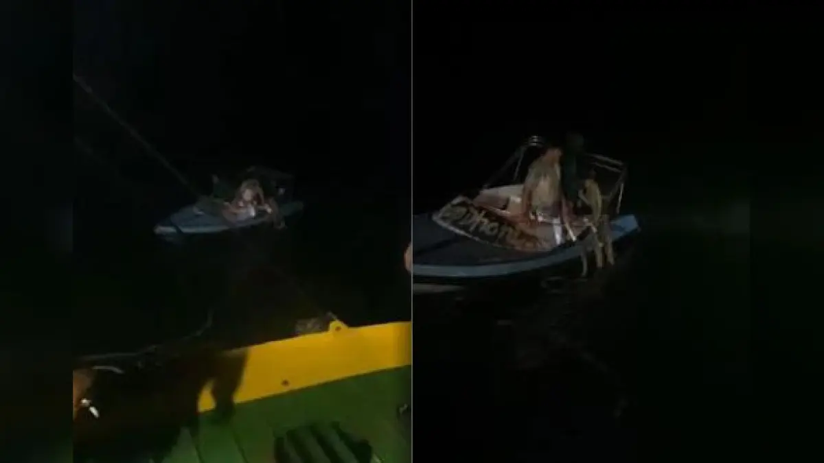 Kesiapsiagaan: Tiga unit speedboat disiapkan untuk mengawal dan mengantisipasi proses evakuasi saat KMP Sumut II terhenti setelah keluar lintasan di Danau Toba. 
