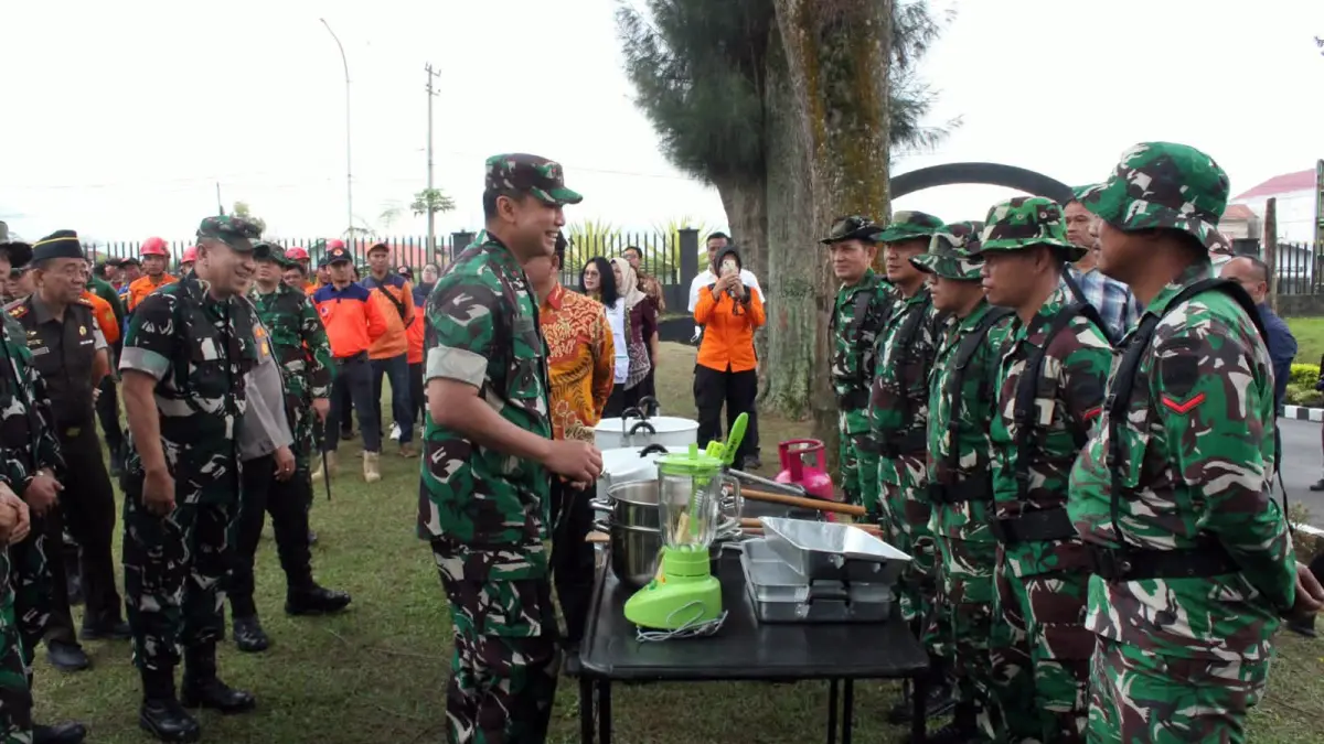 Pangdam I/Bukit Barisan Mayjen TNI Hendi Antariksa meninjau Pos Pemantauan Gunung Api Sinabung di Desa Ndokum Siroga, Karo, Kamis (3/9/2026).