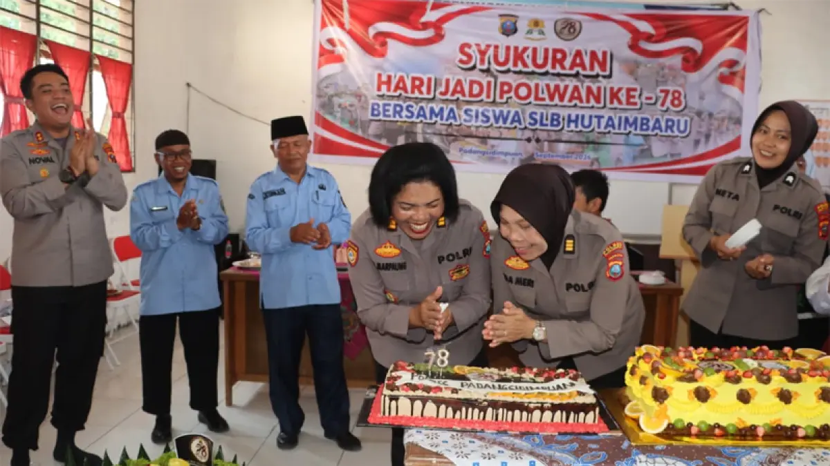 Upacara dan acara syukuran HUT Polwan bersama guru serta siswa SLB Negeri Padangsidimpuan.