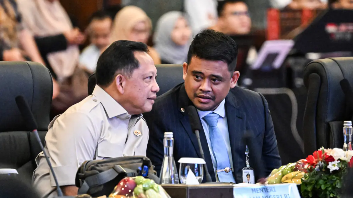 Gubernur Sumut Bobby Afif Nasution bersama Mendagri Muhammad Tito Karnavian dan para gubernur serta wakil gubernur se-Sumatera mengikuti Rapat Koordinasi Gubernur se-Sumatera dalam rangkaian IMT-GT di Ballroom JW Marriott Hotel Medan, Rabu (9/9/2026). (Foto: Diskominfo Sumut/YT Hariono)