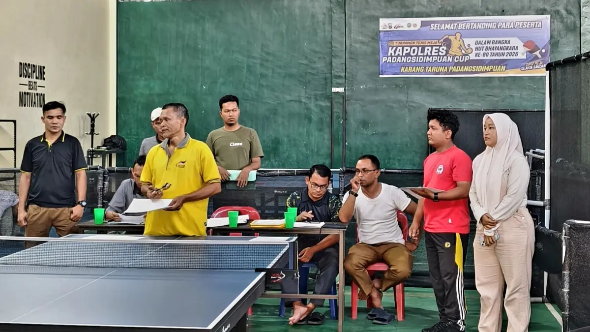 Panitia sedang persiapan turnamen di GOR Kasmia, Silandit, Padangsidimpuan Selatan, Kota Padangsidimpuan, Rabu (9/9/2026). (Ist)