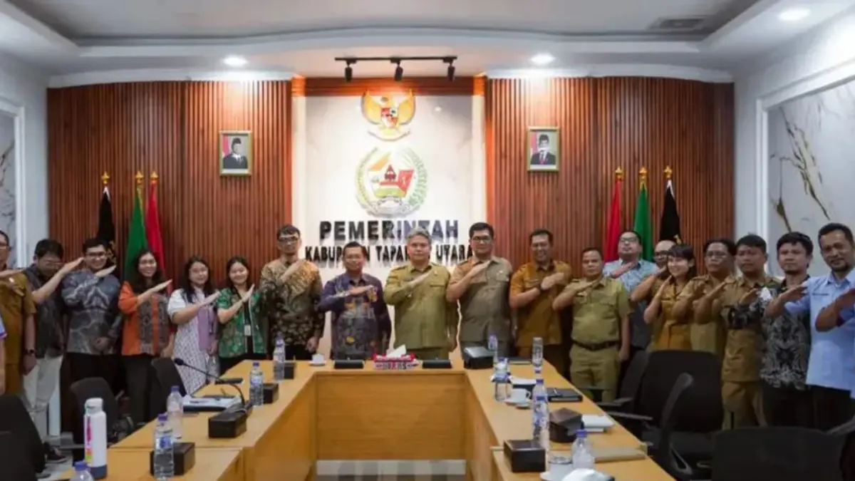 Wabup Taput Deni Parlindungan Lumbantoruan bersama Direktur Perumda Mual Na Tio Tarutung David PPH Hutabarat mengikuti Entry Meeting Supervisi BPK Sumut. 
