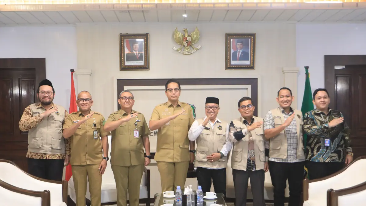 Wali Kota Medan Rico Waas menerima audiensi Kementerian Haji dan Umrah RI di Balai Kota Medan, Selasa (8/9/2026), membahas persiapan haji 2027.