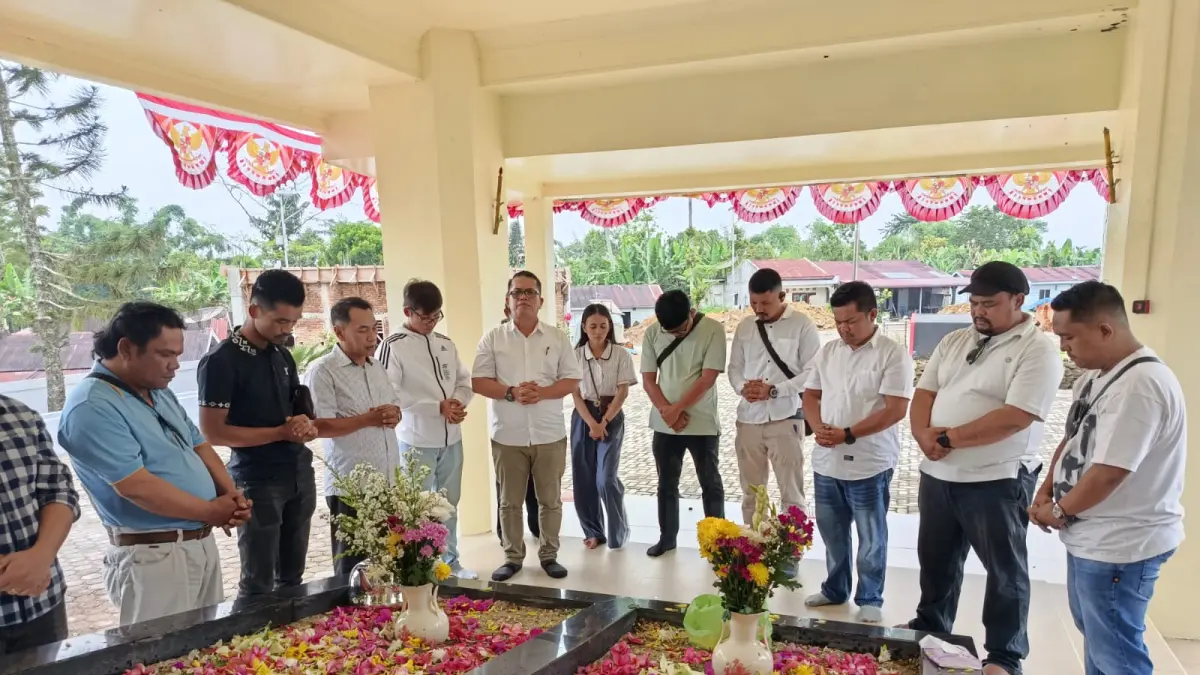 Generasi Muda Garingging berziarah di Makam Pahlawan Nasional Tuan Fondahaim Saragih, Sabtu (12/9/2026).