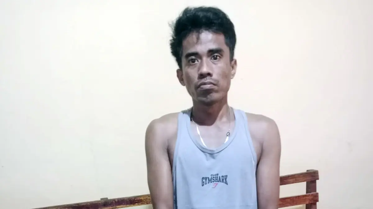Barang bukti berupa sabu-sabu, plastik klip, kaca pirex, bong, dan sejumlah peralatan lainnya yang diamankan personel Polsek Bosar Maligas dari rumah Dede Irawan di Nagori Tiga Jadi, Kecamatan Ujung Padang, Simalungun.