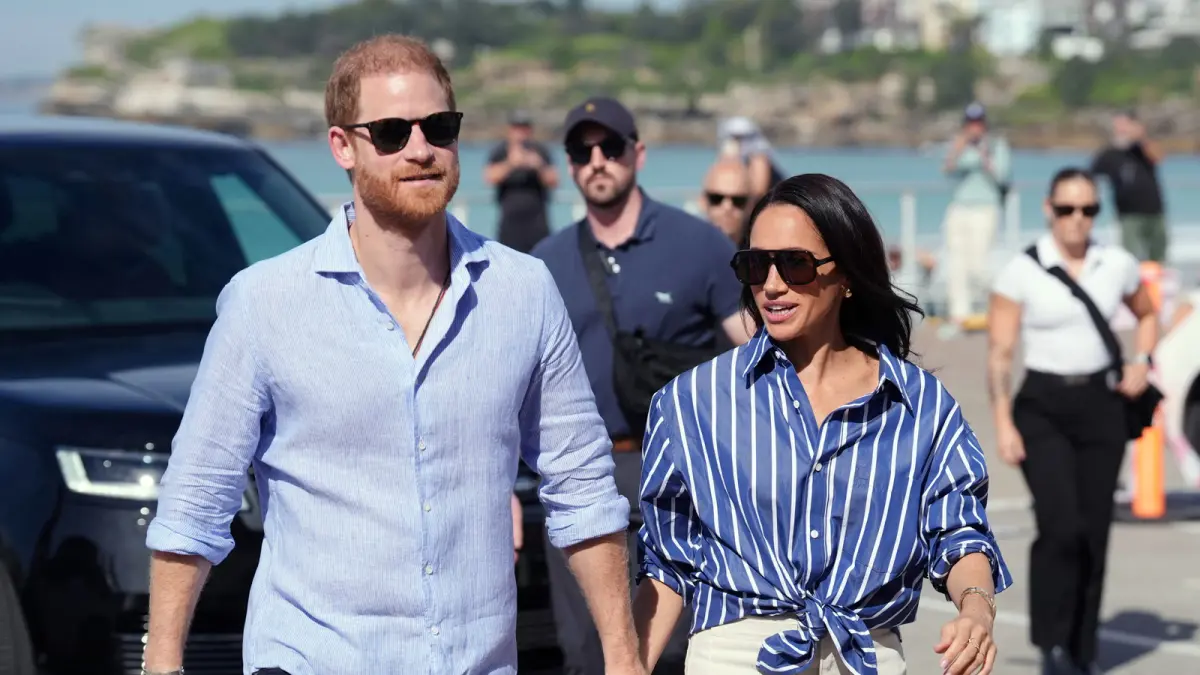 Meghan Markle dan Prince Harry bersama Prince Archie serta Princess Lilibet dalam rangkaian video yang memperlihatkan kehidupan keluarga mereka di Inggris.