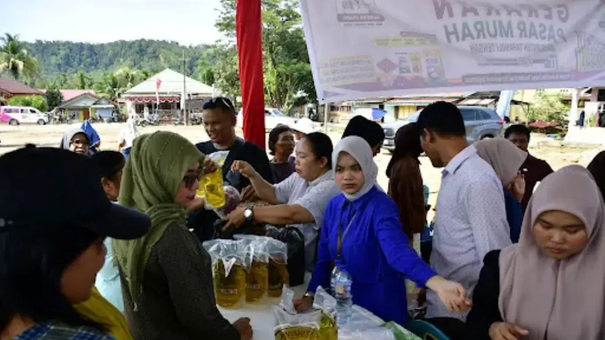 Pemkab Tapteng melalui TPID menggelar Pasar Murah di halaman Kantor Camat Tukka, Jumat (11/9/2026), untuk menjaga stabilitas harga pangan.