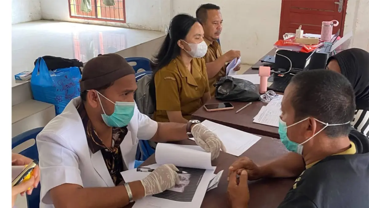 Kegiatan Tracing Tuberkulosis (TB) yang terintegrasi dengan program Cek Kesehatan Gratis (CKG) di Desa Aek Pamingke.