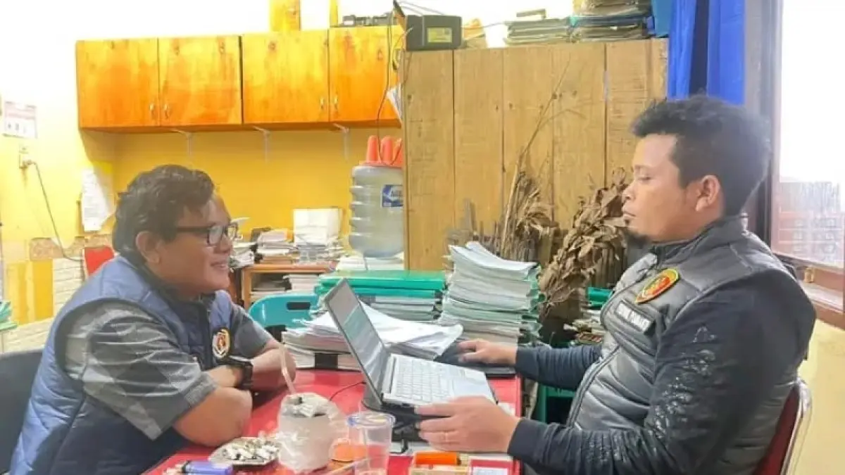 Admin grup WA Samosir Negeri Indah, Hotdon Naibaho, dimintai keterangan penyidik Tipidter Polres Samosir.