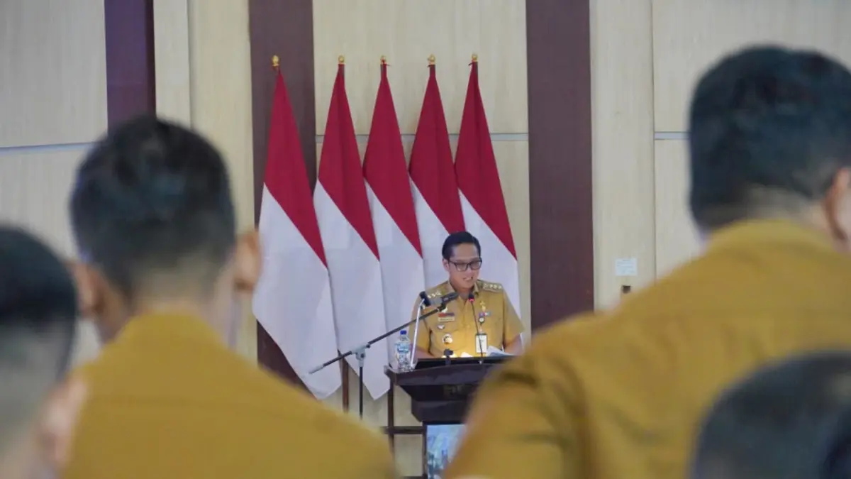 Wali Kota Medan Rico Tri Putra Bayu Waas menyampaikan Nota Keuangan Ranperda APBD 2027 dalam rapat paripurna DPRD Kota Medan.