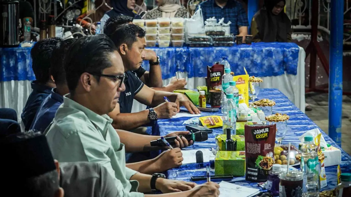 Wali Kota Medan Rico Tri Putra Bayu Waas menyerap aspirasi warga dalam kegiatan Sapa Warga dan Kamling di Medan Marelan.
