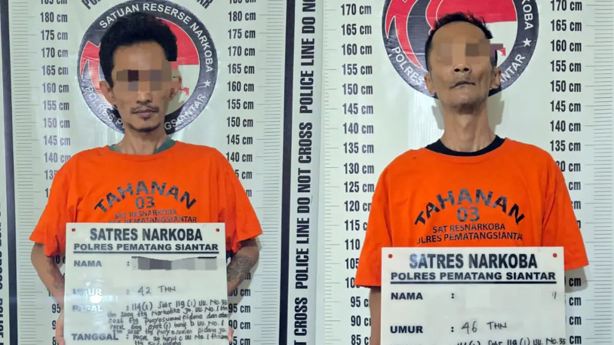Dua tersangka RPS dan RHL diamankan Satres Narkoba Polres Pematangsiantar dalam kasus dugaan peredaran narkotika.