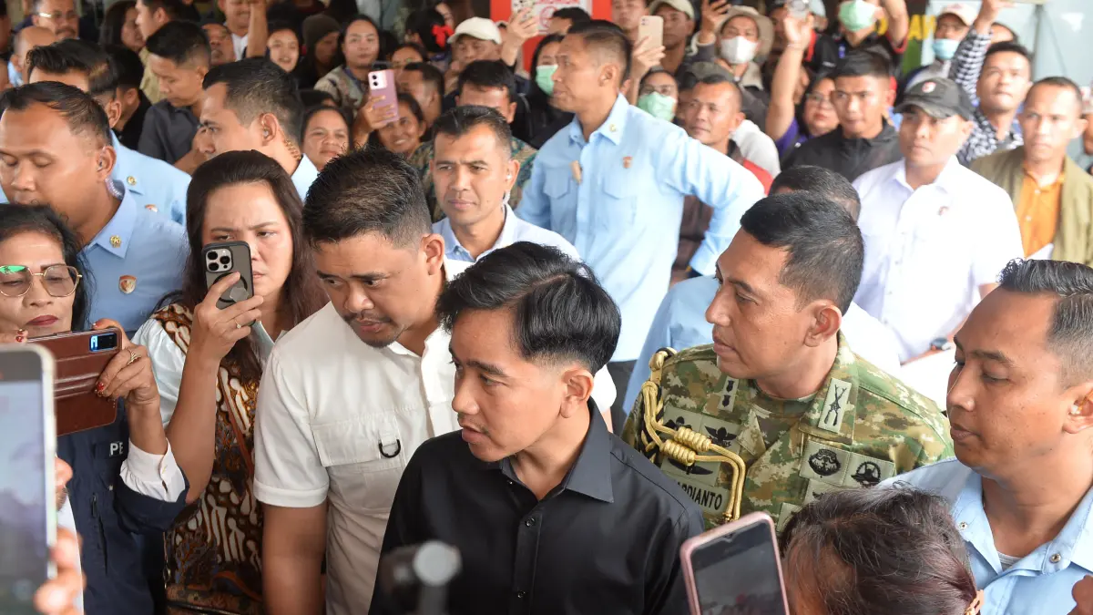 KORBAN MBG: Gubernur Sumut Bobby Nasution mendampingi Wapres Gibran Rakabuming saat mengunjungi korban dugaan keracunan MBG di Karo, Kamis (11/9/2026). Foto: Dok/Diskominfo Provsu