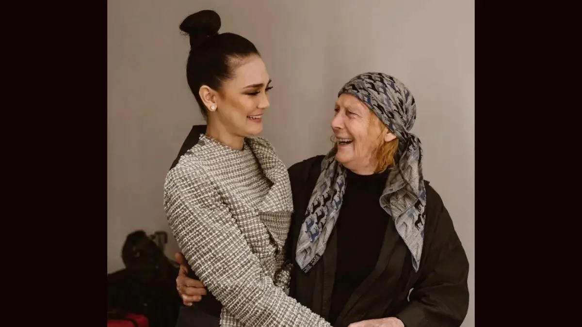Luna Maya mengaku banyak belajar dari sang ibu, Desa Maya Waltraud Maiyer, terutama tentang menjadi diri sendiri dan tidak hidup demi penilaian orang lain.