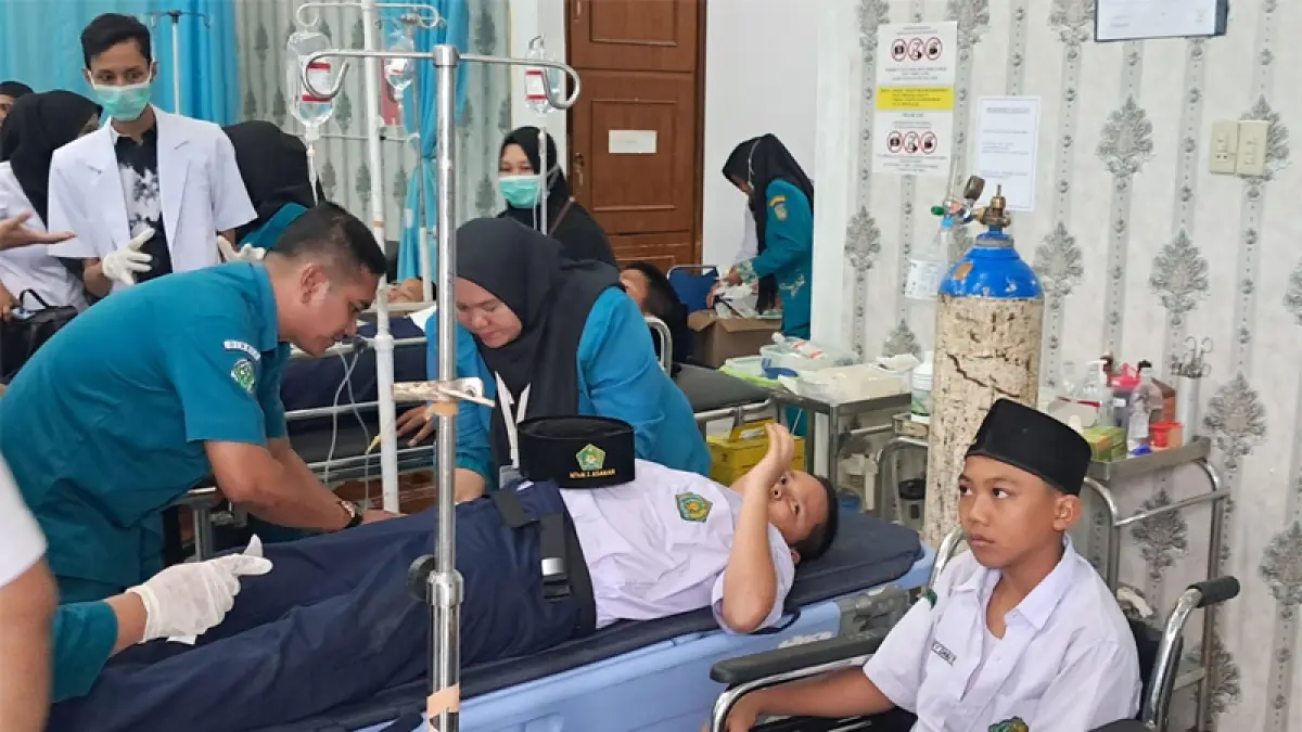 Siswa MTsN 2 Kisaran yang mengalami gejala pusing, mual dan sesak usai menyantap MBG mendapat perawatan di rumah sakit.