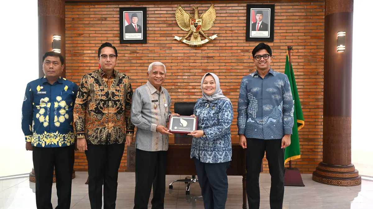 Wagub Sumut Surya bersama pihak Danantara membahas percepatan proyek PSEL Medan Raya yang ditargetkan groundbreaking Desember 2026 di Kantor Gubernur Sumut, Kamis (10/9/2026).