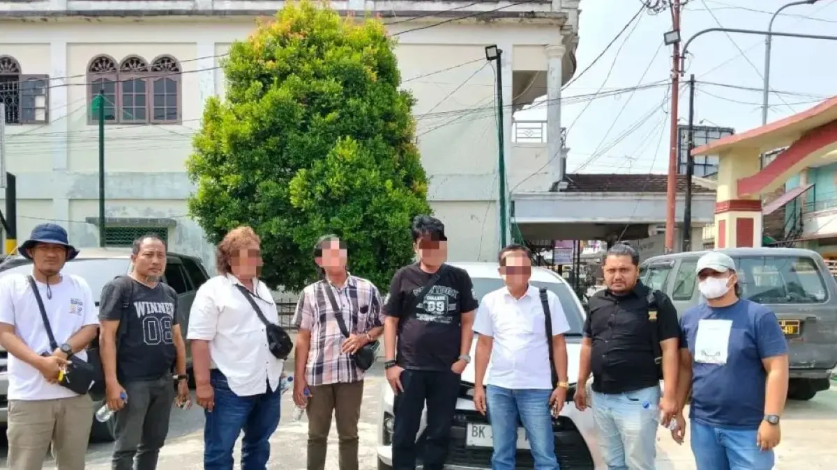 Empat orang yang mengaku wartawan diamankan dan dibawa ke Polres Samosir untuk menjalani pemeriksaan terkait dugaan pemerasan.