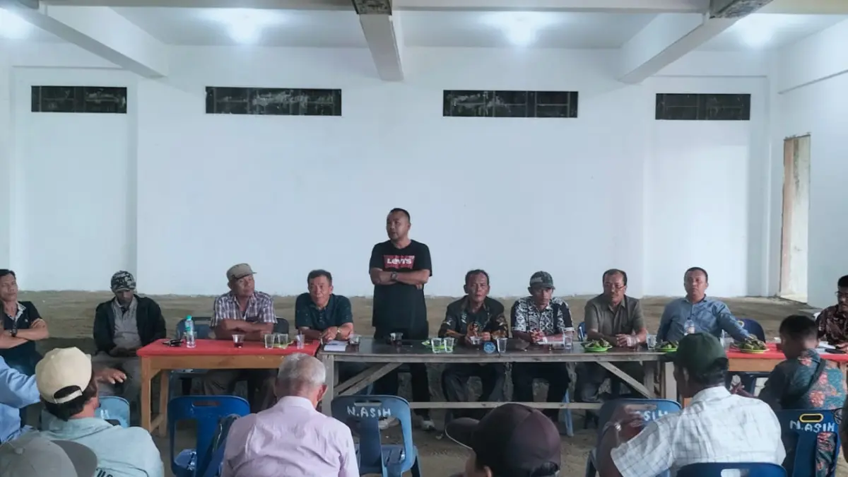 Musyawarah empat Nagori di Kecamatab Tanah Jawa untuk memperbaiki jalan secara swadaya.