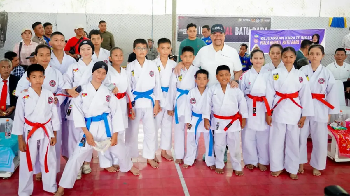 Bupati Batu Bara Dr. H. Baharuddin Siagian saat pembukaan Kejuaraan Karate INKANAS Open Antar Pelajar se-Sumatera Utara.