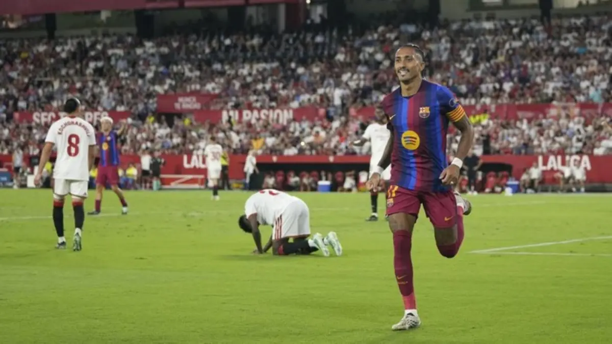 Raphinha mencetak 3 gol kemenangan Barcelona.