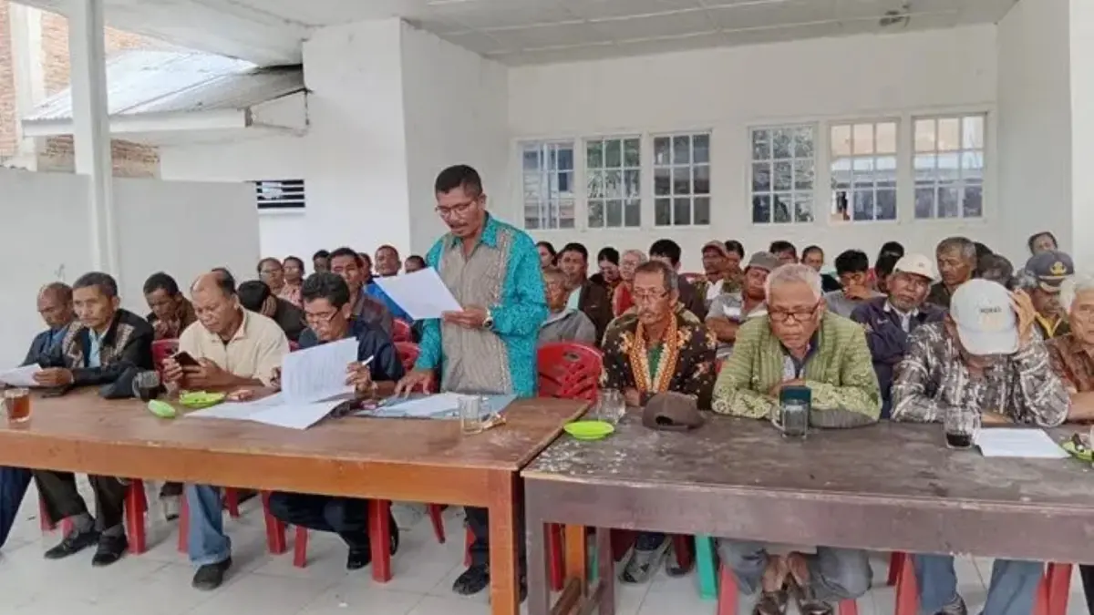 Keturunan Ompu Raja Napasang Manullang saat memberikan klratifikasi terkait pegerusakan di Desa Matiti Doloksangul Kabupaten Humbahas.