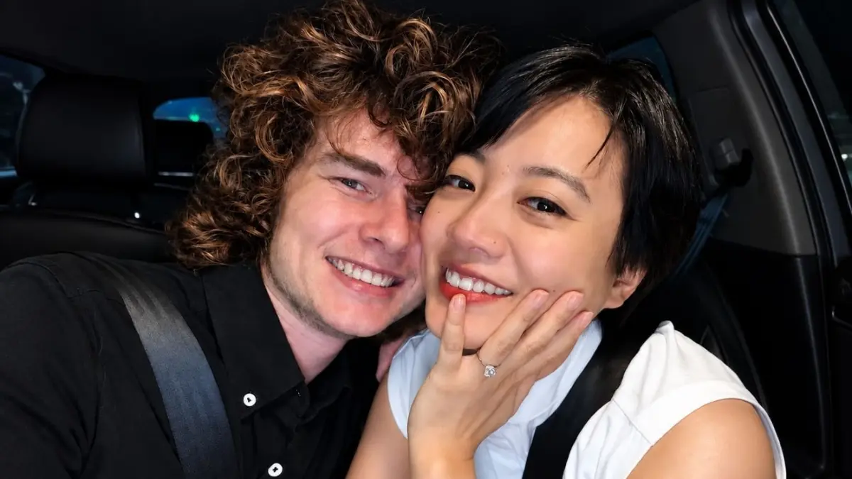 Leony Vitria Hartanti dan sang kekasih, Charles Seaman.