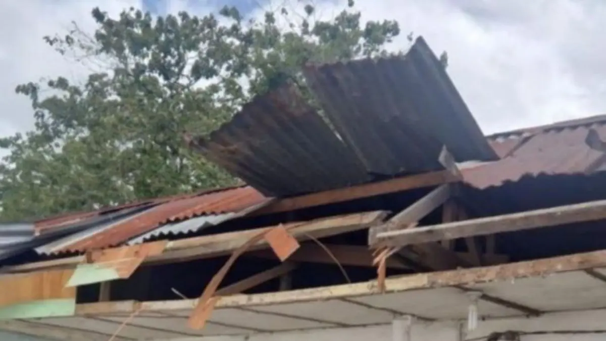 Rumah rusak akibat cuaca ekstrem di Tapanuli Utara.
