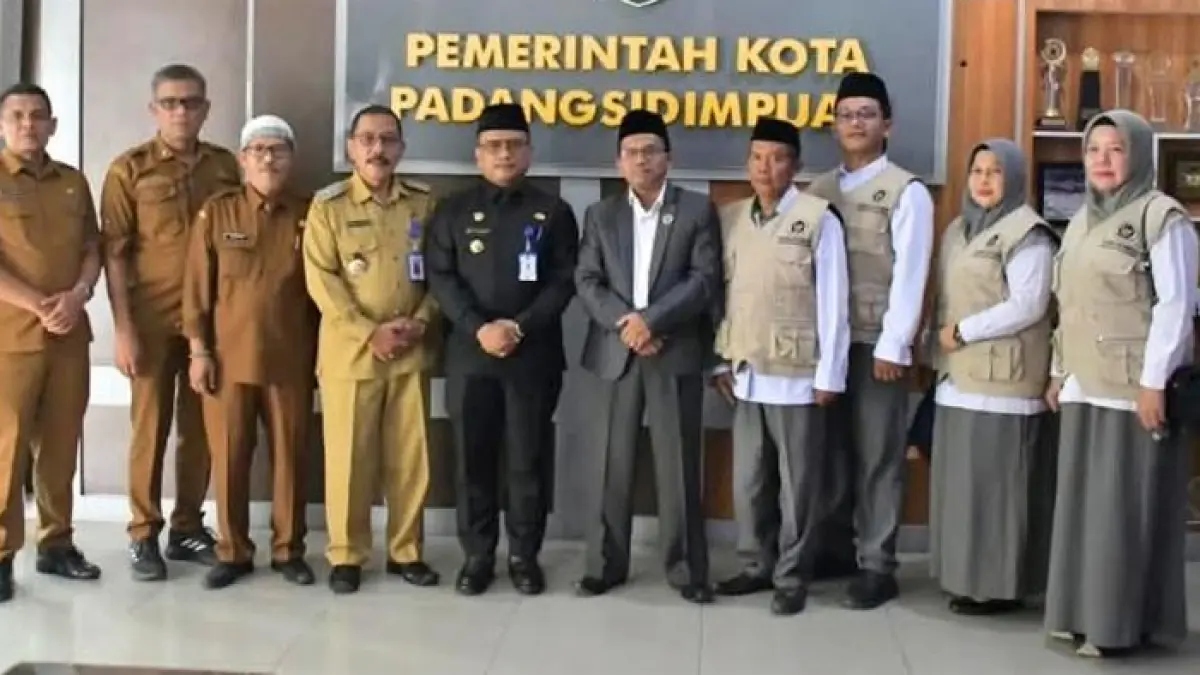 Wali Kota Padangsidimpuan, Dr. H. Letnan Dalimunthe menerima kunjungan silaturahmi Kemenhaj Kota Padangsidimpuan.