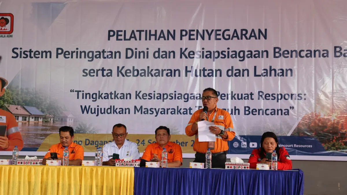 Manajer Community Relations PTAR bersama Kadaops Manggala Agni dan Kalaksa BPBD Tapsel dalam pembukaan pelatihan siaga bencana pada Rabu (23/9/2026) di Amfiteater Sopo Daganak Batangtoru, Tapsel. (Samman/MetroDaily)