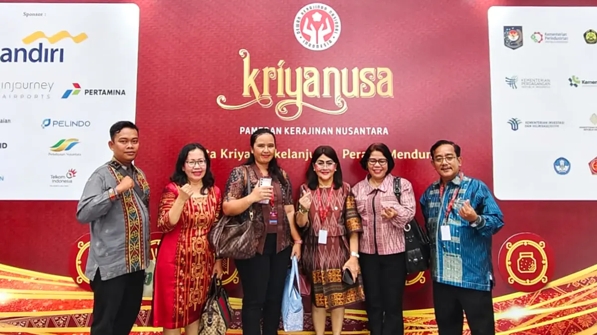 Ketua Dekranasda Kota Pematangsiantar Ny Wesly Silalahi menghadiri Pameran Kerajinan Nusantara.