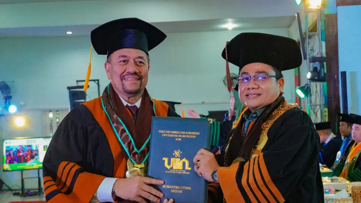 Bupati Batu Bara Dr. H. Baharuddin Siagian, wisuda Program Doktor (S3) di Universitas Islam Negeri.