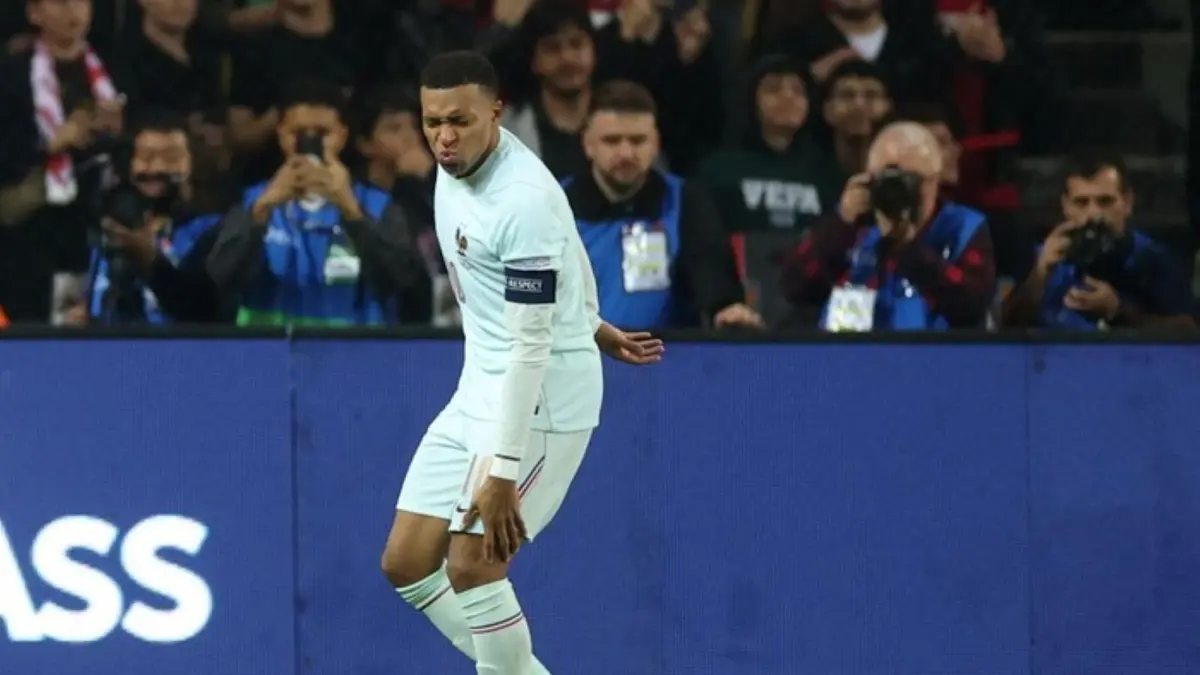 Kylian Mbappe mengalami cedera lutut kiri setelah mencetak gol kemenangan Prancis atas Turki dalam UEFA Nations League, Sabtu (26/9/2026).